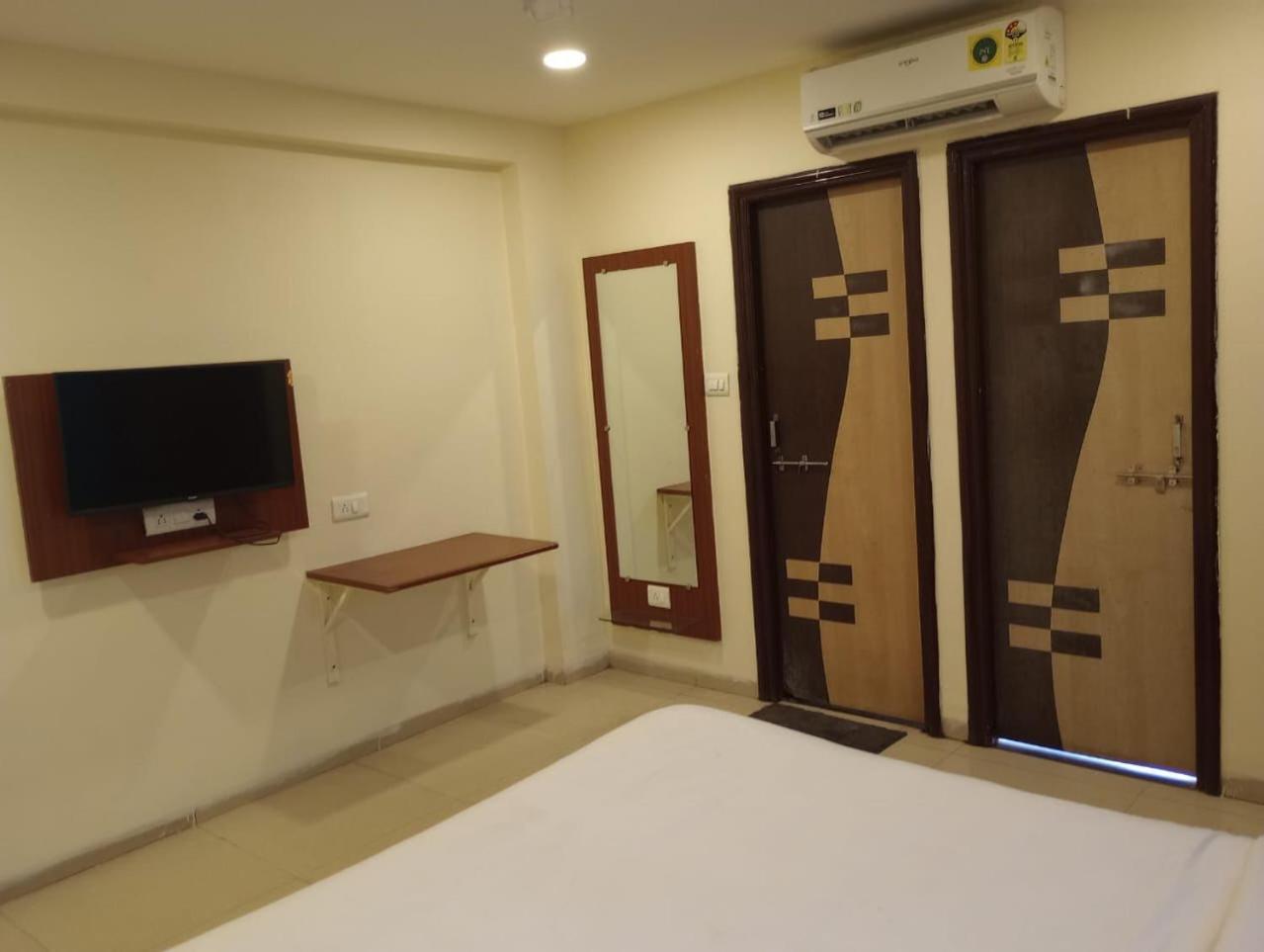 Hotel Aura Inn Indore Extérieur photo